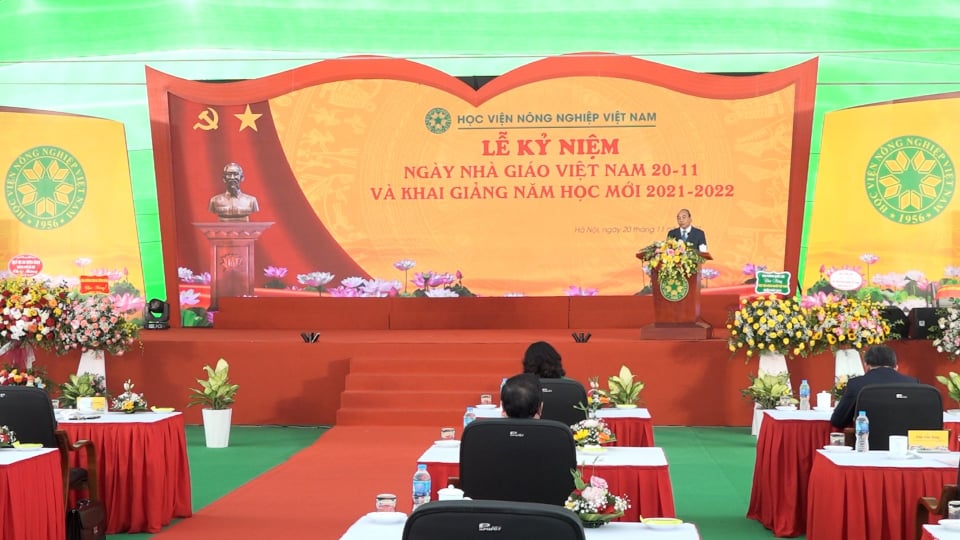Chủ tịch nước Nguyễn Xuân Phúc dự Lễ kỷ niệm ngày Nhà giáo Việt Nam tại Học viện Nông nghiệp Việt Nam