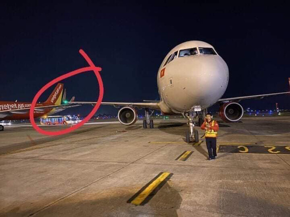 Hai máy bay va chạm gãy đầu mút cánh ở sân bay Nội Bài
