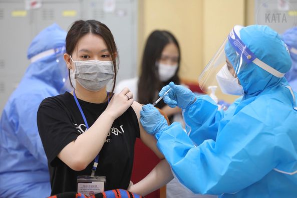 Bộ Y tế: Việt Nam đàm phán nguồn vaccine phòng COVID-19 tiêm cho trẻ 5-11 tuổi