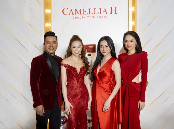Gia đình doanh nhân Trần Thu Hương - Ca sỹ Tuấn Hưng ra mắt sản phẩm mới Collagen H Beauty
