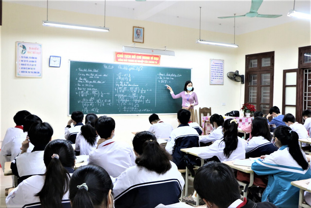 Từ 27/12, nhiều trường tại Hà Nội lại chuyển sang học trực tuyến