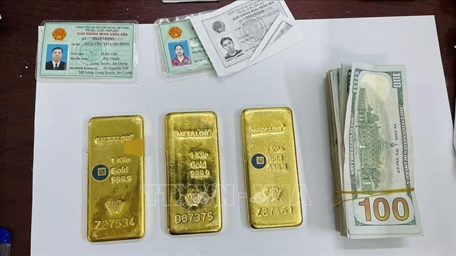 An Giang: Phát hiện số lượng lớn vàng và ngoại tệ nhập lậu trị giá hàng chục tỷ