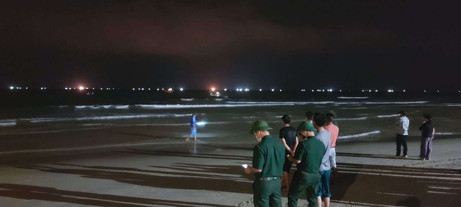 Đà Nẵng: 5 du khách bị cuốn trôi khi tắm biển, 1 người mất tích