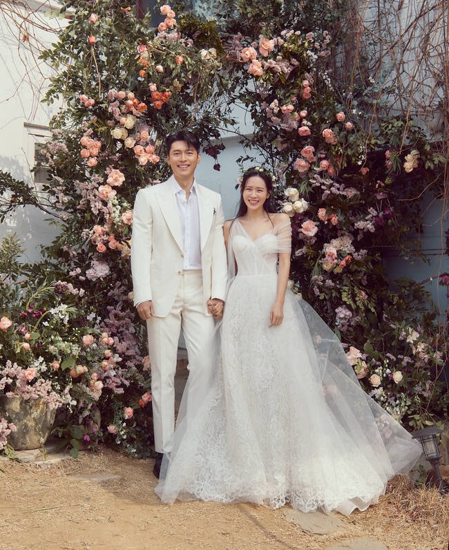 Lộ ảnh cặp đôi Hyun Bin - Son Ye Jin rạng ngời tại lễ cưới khiến fan đứng ngồi không yên