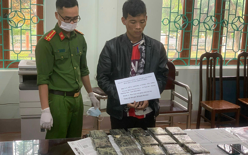 Bắt giữ đối tượng mua bán trái phép 20 bánh heroin ở Lai Châu