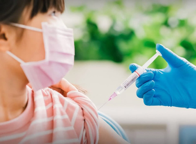 Tiêm vaccine ngừa COVID-19 cho trẻ từ 5 - dưới 12 tuổi: Đối tượng nào cần trì hoãn?