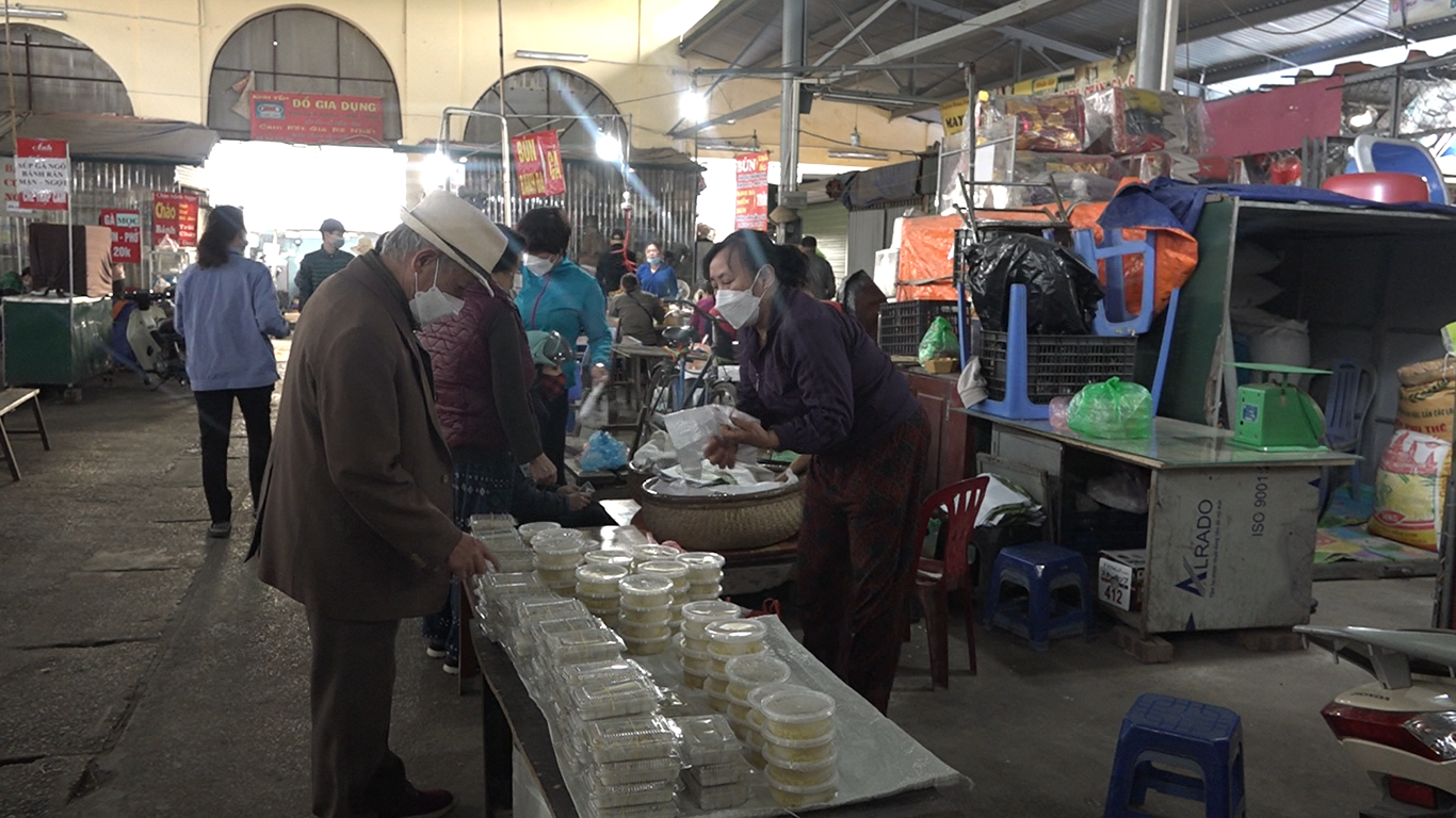 Bánh trôi, bánh chay cháy hàng tại nhiều nơi trong ngày Tết Hàn thực