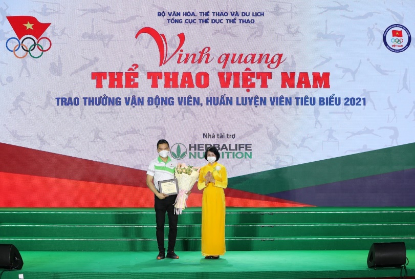 Herbalife Việt Nam cùng các vận động viên, huấn luyện viên xuất sắc năm 2021 truyền cảm hứng cho lối sống năng động
