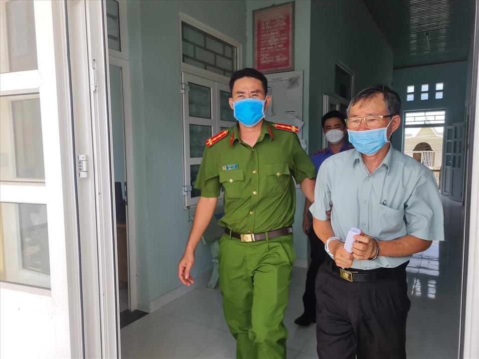 Vụ khách hàng bị chiếm đoạt hơn 21 tỷ đồng: Truy tố trưởng văn phòng công chứng ở Bình Thuận
