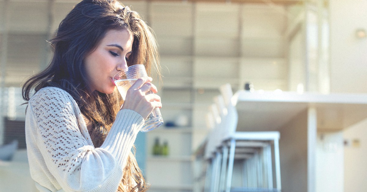 Uống nước khi bụng đói có lợi ích sức khỏe như thế nào?