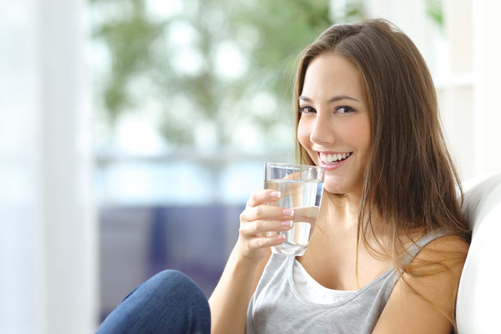 Uống nước khi bụng đói có lợi ích sức khỏe như thế nào?