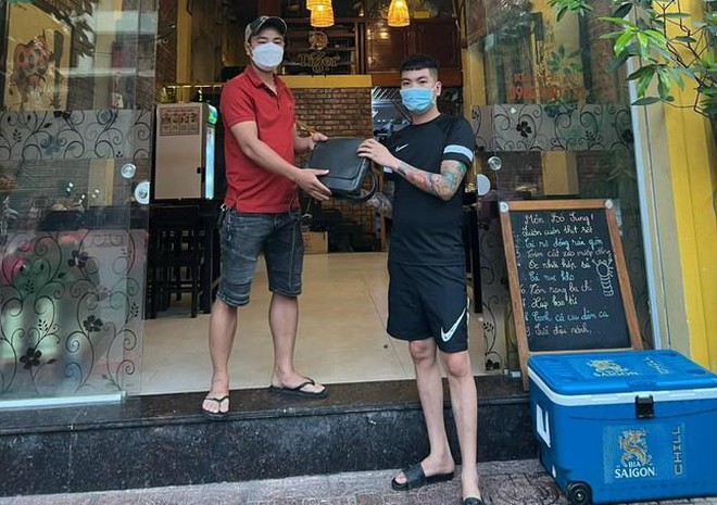 Nghệ An: Chủ quán ăn trả lại chiếc túi chứa gần 1 tỷ đồng cho khách bỏ quên