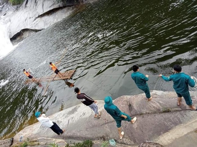 Tìm thấy thi thể người đàn ông mất tích khi tắm thác 7 tầng ở Nghệ An