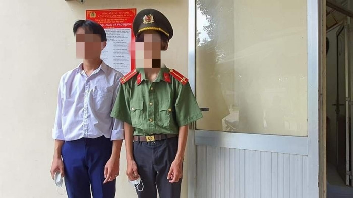 Bắt thiếu niên giả mạo công an đi thu tiền ở Tây Ninh