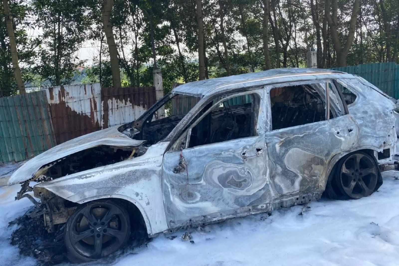 Phát hiện thi thể người cháy đen trong chiếc xe ô tô ở Vĩnh Phúc