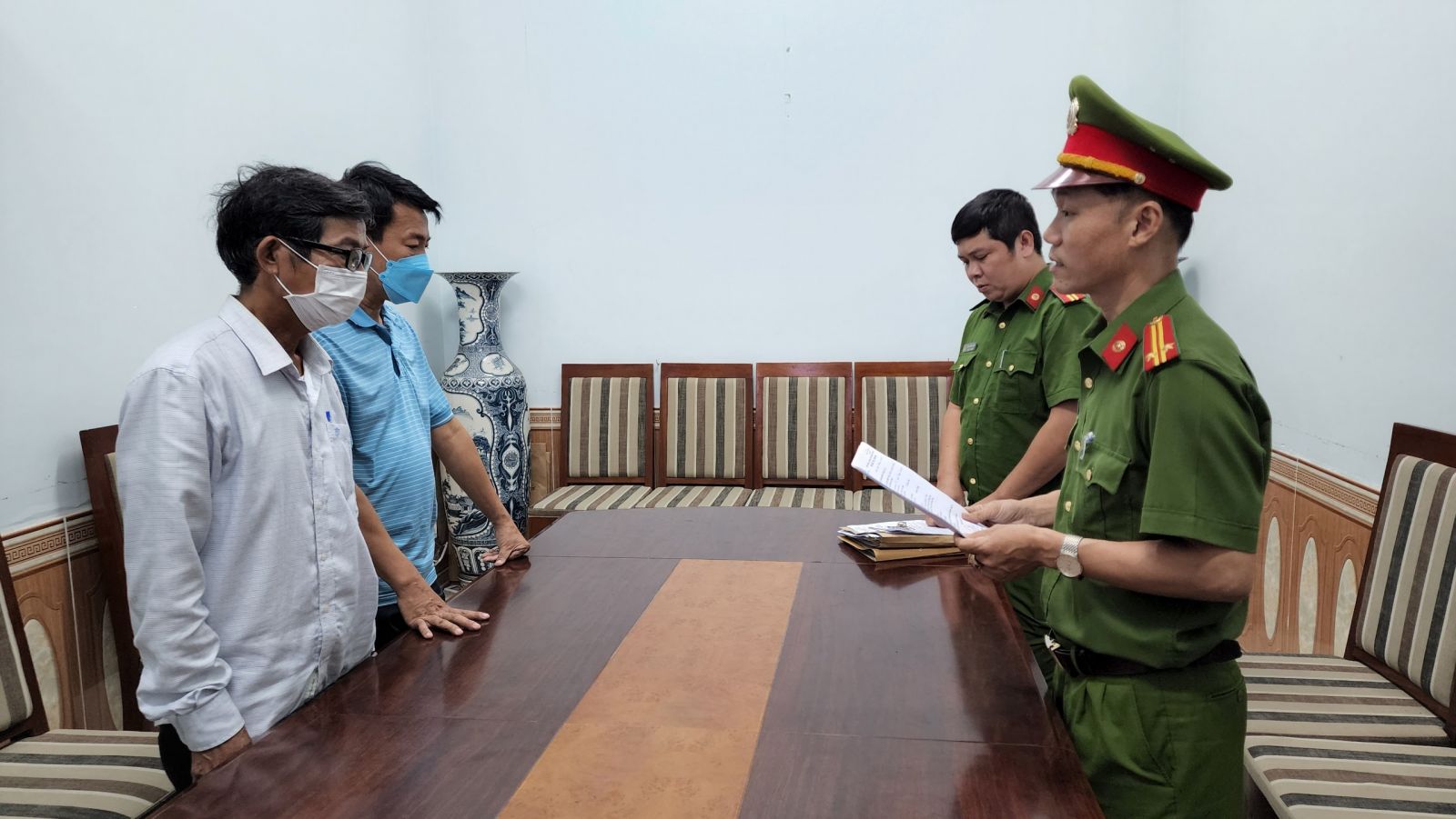 2 đối tượng chửi bới, xúc phạm cảnh sát ở Đà Nẵng đối diện mức án nào?