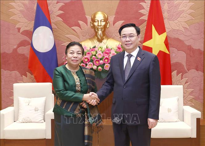 Chủ tịch Quốc hội Vương Đình Huệ tiếp Phó Chủ tịch Quốc hội Lào Sounthone Xayachack