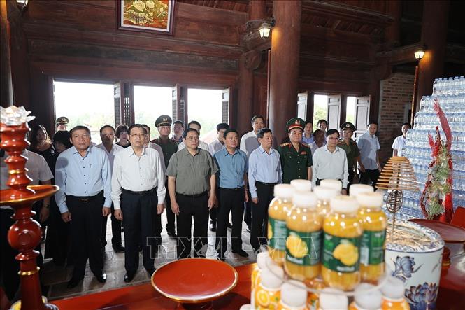 Thủ tướng tưởng niệm, tri ân Chủ tịch Hồ Chí Minh và các Anh hùng liệt sĩ tại Nghệ An