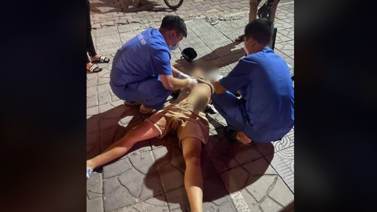 Điều tra vụ nam thanh niên bị đâm gục trên phố Hà Nội