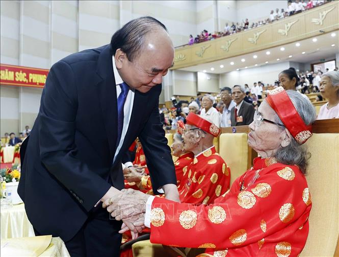 Chủ tịch nước Nguyễn Xuân Phúc: Người cao tuổi là rường cột của gia đình và cộng đồng