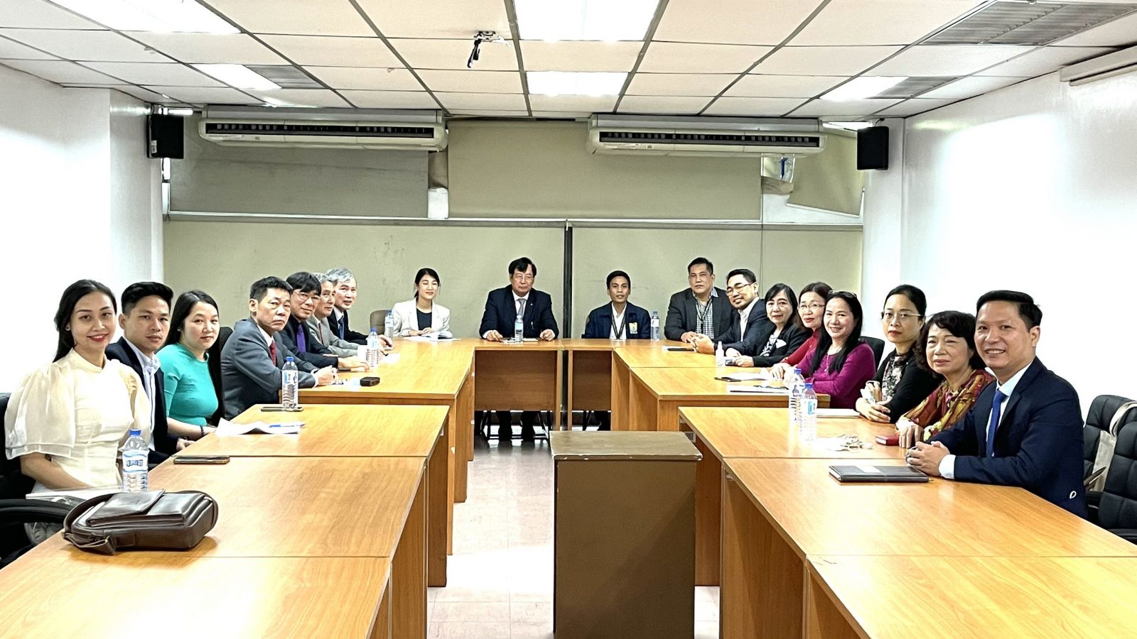 Hội Luật gia Việt Nam làm việc với Bộ Cải cách đất nông nghiệp Philippines
