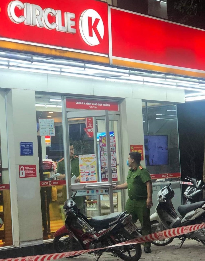 Hà Nội: Phát hiện thi thể nam trong nhà vệ sinh khoá trái ở cửa hàng Circle K