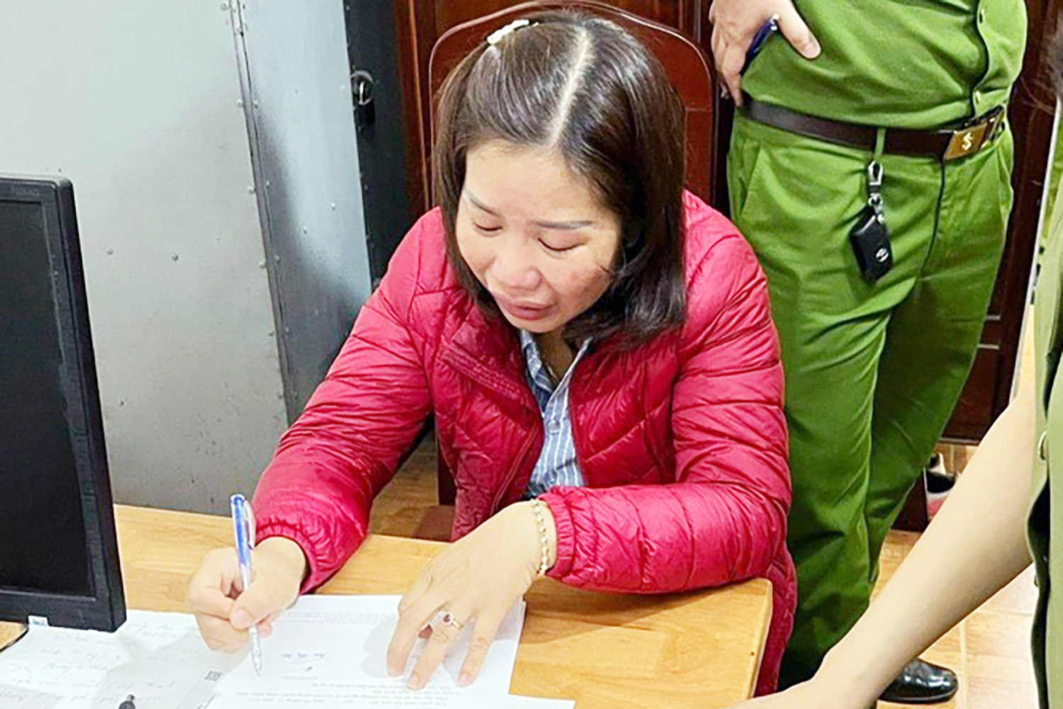 Bắt tạm giam nữ cán bộ địa chính xã ở Lâm Đồng chiếm đoạt 1,3 tỷ đồng
