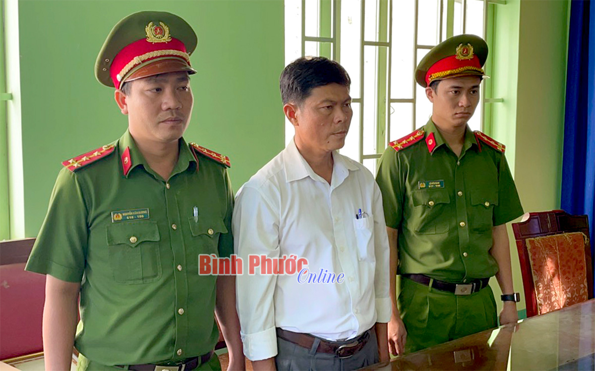 Bình Phước: Bắt tạm giam 2 nguyên Chánh văn phòng HĐND, UBND huyện Bù Đăng