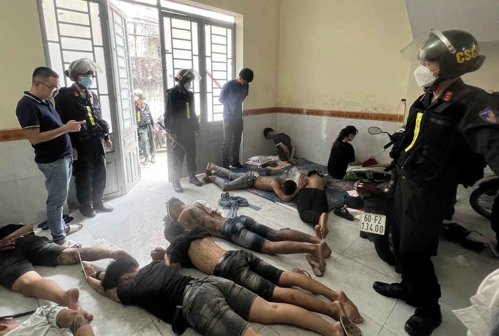 Giải cứu 14 cô gái bị giam giữ ép bán dâm ở Đồng Nai