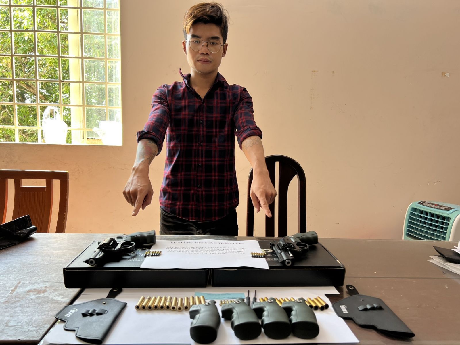 Tây Ninh: Tạm giữ hình sự nam thanh niên mua bán vũ khí quân dụng