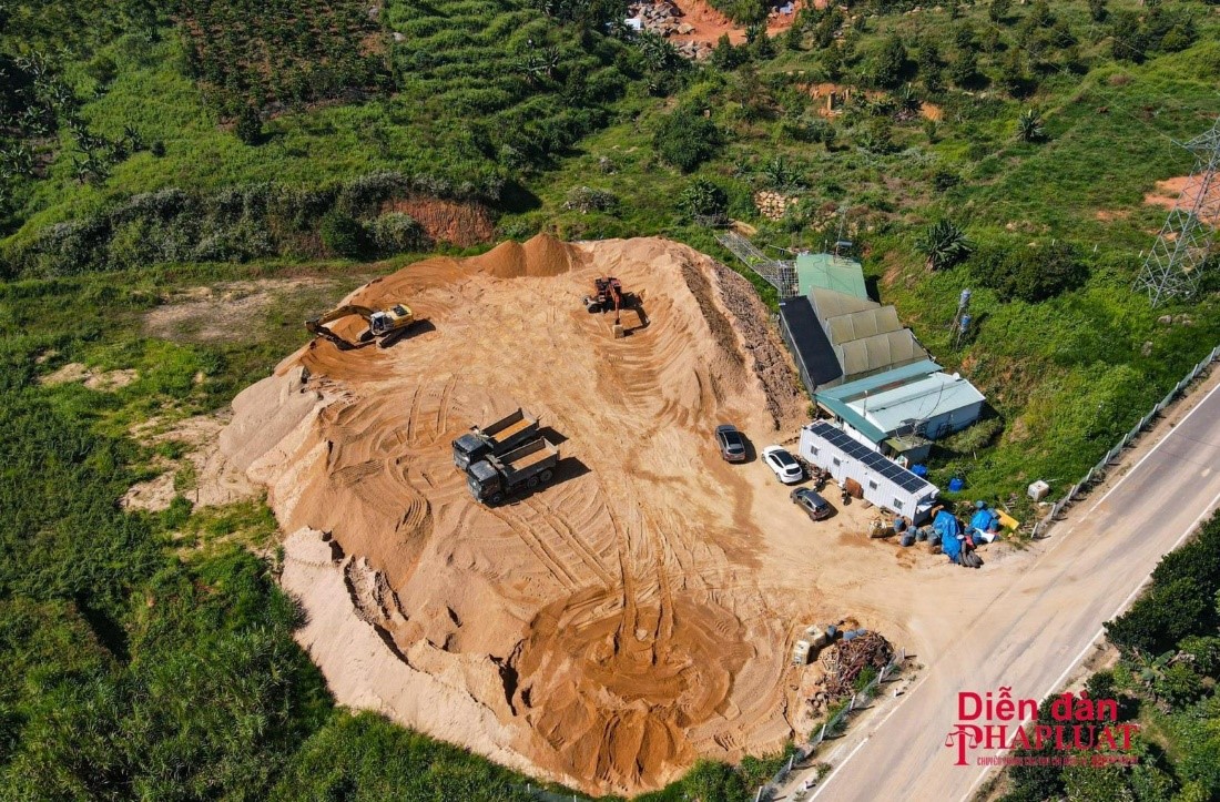 Lâm Đồng: Cần làm rõ tình trạng khai thác, tập kết khoáng sản cát trái phép tại xã Lộc Nam