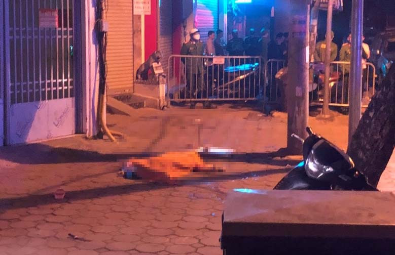 Hà Nội: Điều tra vụ cô gái bị đâm tử vong trên phố Vương Thừa Vũ