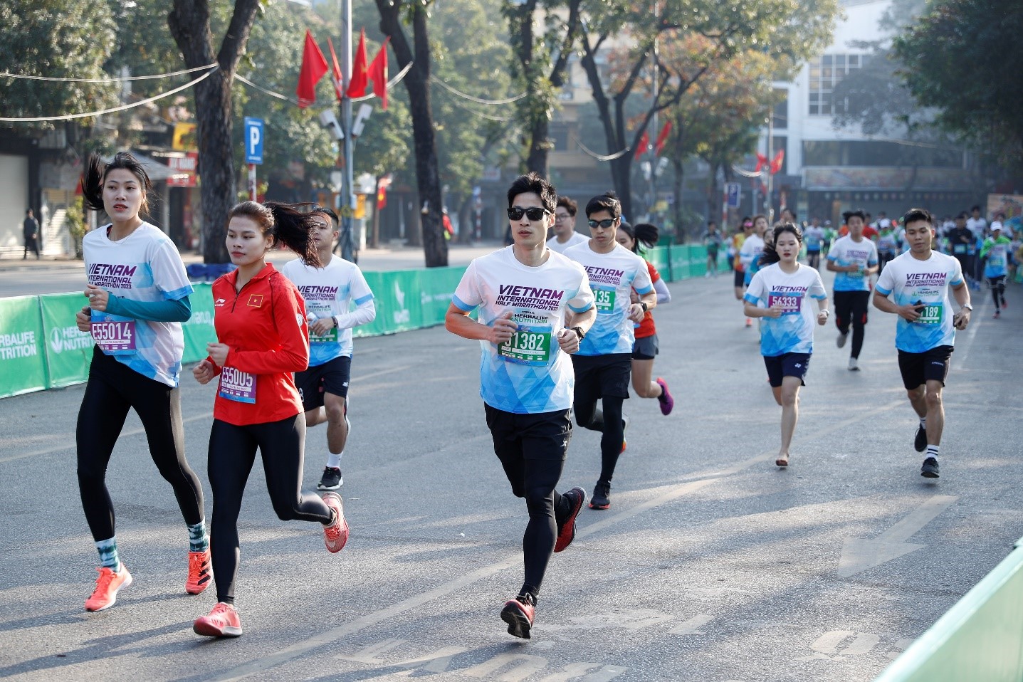 Lan tỏa lối sống tích cực cùng đường chạy bán marathon do Herbalife Việt Nam đồng hành