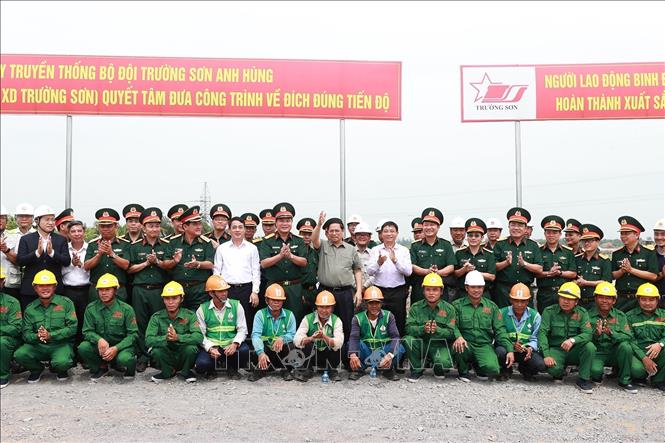 Thủ tướng kiểm tra các công trình, dự án giao thông trọng điểm tại Đồng bằng sông Cửu Long
