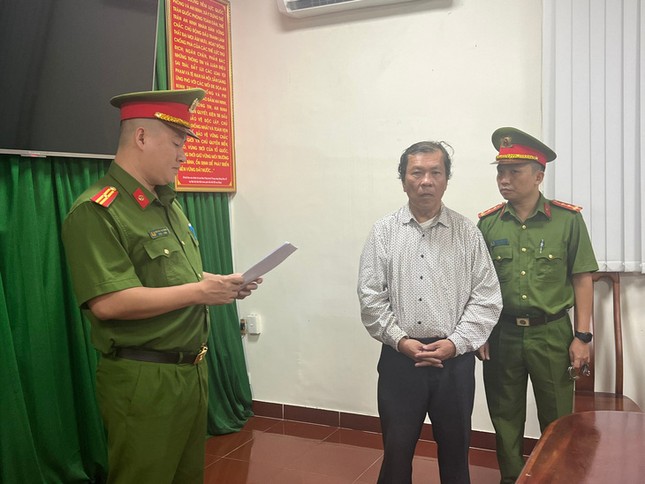 Khởi tố, bắt tạm giam luật sư Trần Văn Sỹ từ đơn tố giác của bà Nguyễn Phương Hằng