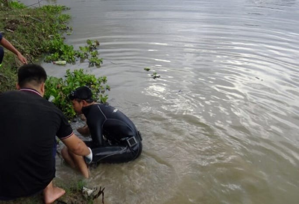 Tạm giữ hình sự người mẹ dìm chết 2 con nhỏ dưới sông ở Nam Định