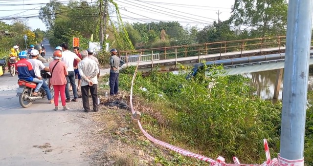 Phát hiện thi thể 2 nam thanh niên dưới kênh ở Tiền Giang