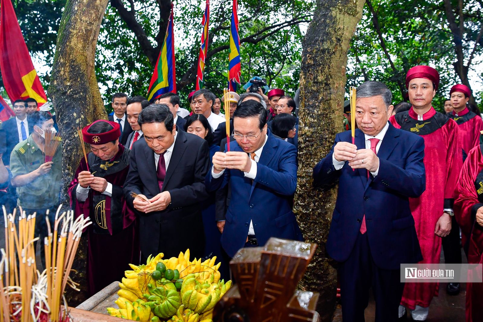 Chủ tịch nước Võ Văn Thưởng dâng hương tưởng nhớ các vua Hùng