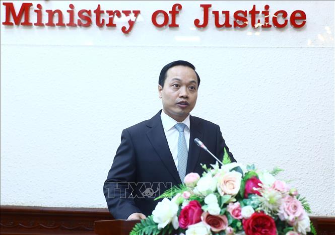 Phó Thủ tướng Trần Lưu Quang trao quyết định bổ nhiệm Thứ trưởng Bộ Tư pháp