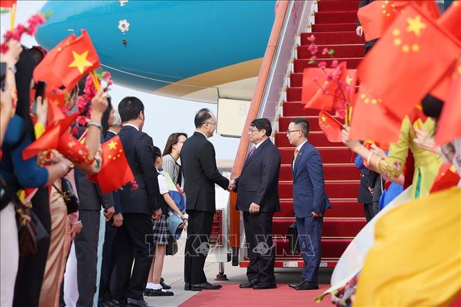 Thủ tướng tới Bắc Kinh, bắt đầu thăm chính thức Trung Quốc và dự hội nghị WEF