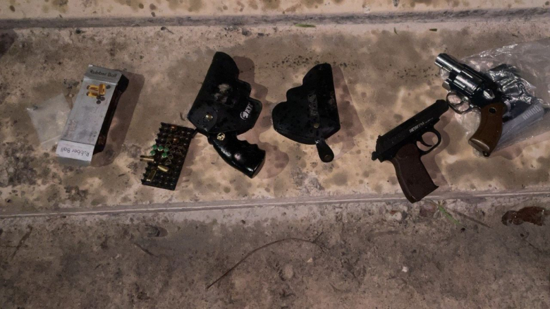 Bắt 2 đối tượng đem 4 khẩu súng và 19 viên đạn đi bán ở Bình Phước