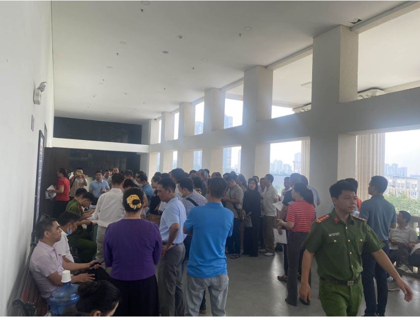 Hàng trăm bị hại đến dự phiên xử 'đại gia điếu cày' Lê Thanh Thản