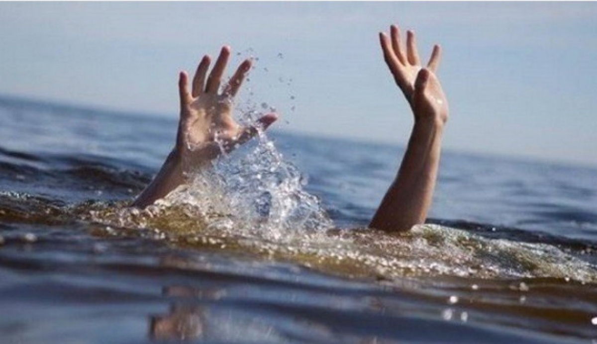 Hà Nội: Điều tra vụ nam sinh lớp 9 tử vong trong bể bơi trường học