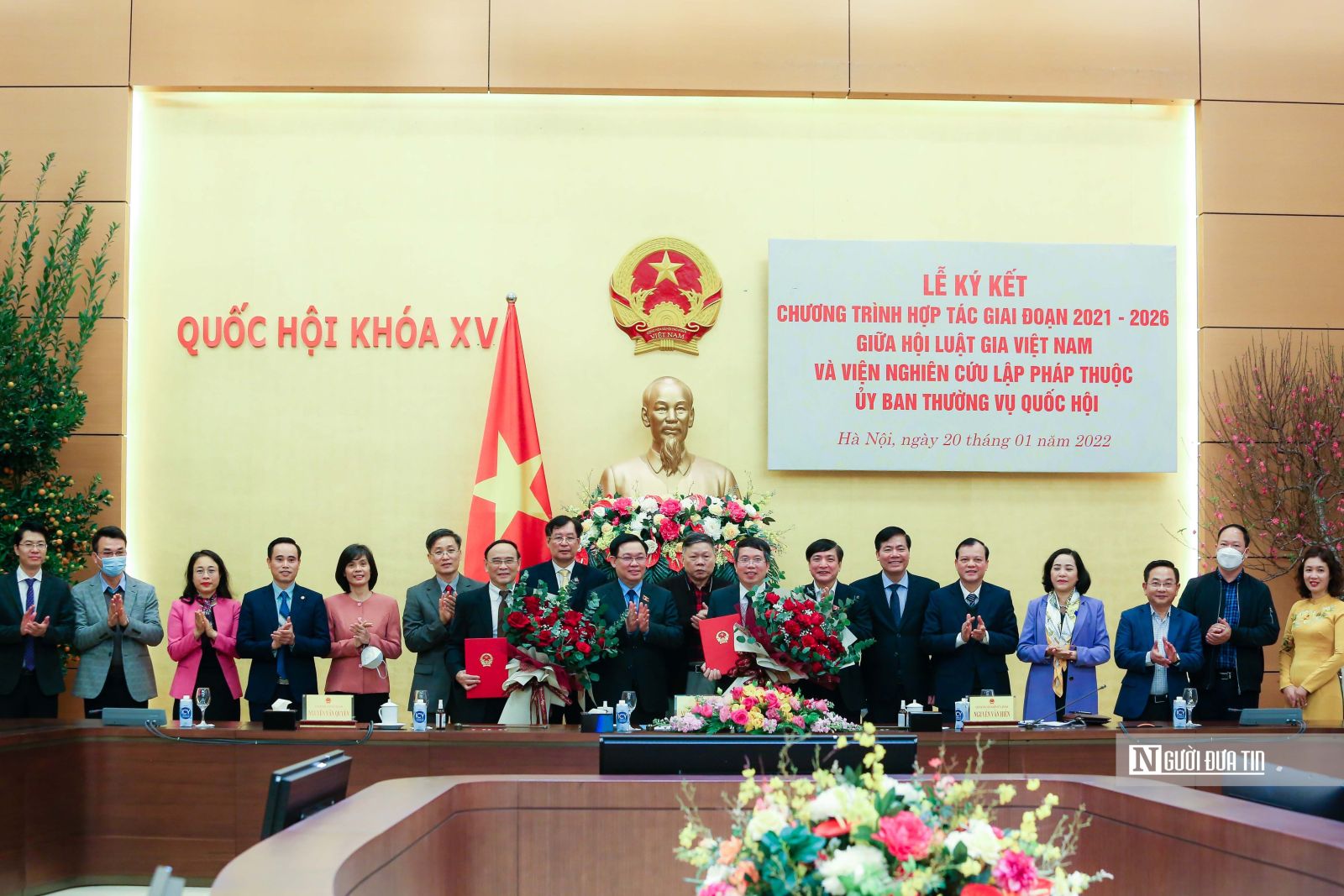 Tích cực trong tham gia xây dựng và hoàn thiện Nhà nước pháp quyền xã hội chủ nghĩa Việt Nam