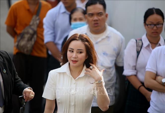Tuyên phạt Nguyễn Phương Hằng 3 năm tù giam