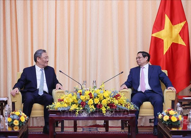 Thủ tướng Phạm Minh Chính tiếp Bộ trưởng Bộ Thương mại Trung Quốc