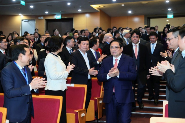 Thủ tướng dự phiên họp toàn thể về ngoại giao kinh tế tại Hội nghị Ngoại giao lần thứ 32