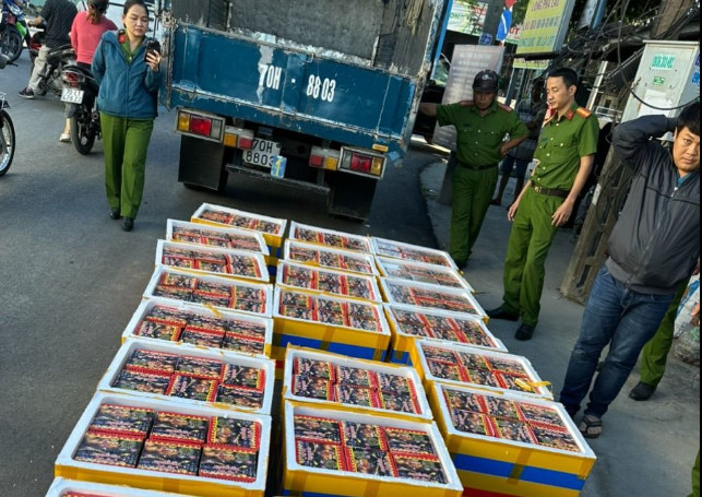 Tây Ninh: Bắt giữ đối tượng vận chuyển hơn 6,3 tạ pháo lậu