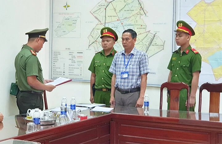 Bắt tạm giam Phó Chủ tịch huyện Phụng Hiệp, tỉnh Hậu Giang