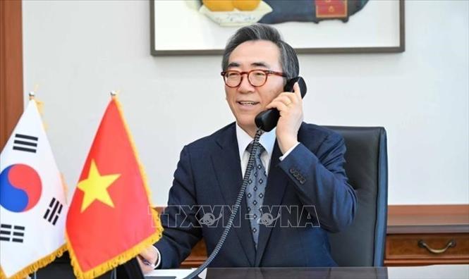 Bộ trưởng Ngoại giao Bùi Thanh Sơn điện đàm với Bộ trưởng Ngoại giao Hàn Quốc Cho Tae Yul